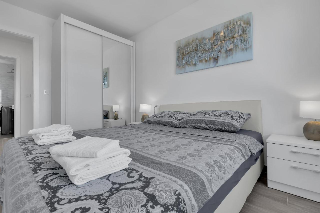 Apartment Navis, Sea View Makarska Dış mekan fotoğraf